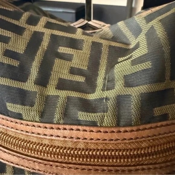 Fendi Zucca Vintage Weekender/Travel Bag PREOWNED/USED Mint condition - Picture 4 of 6